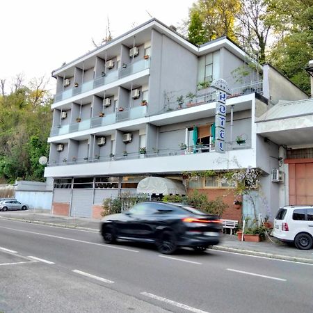 Hotel Lombardia 세베소 외부 사진