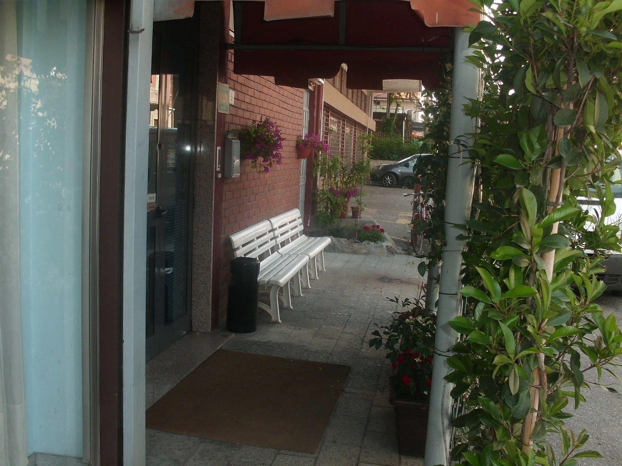 Hotel Lombardia 세베소 외부 사진