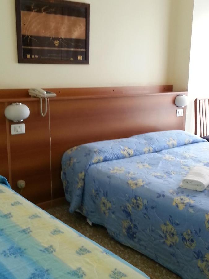 Hotel Lombardia 세베소 객실 사진